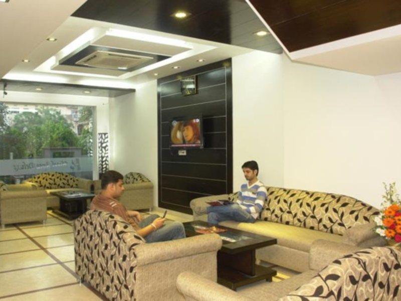 Hotel Apra Deluxe New Delhi Exterior photo