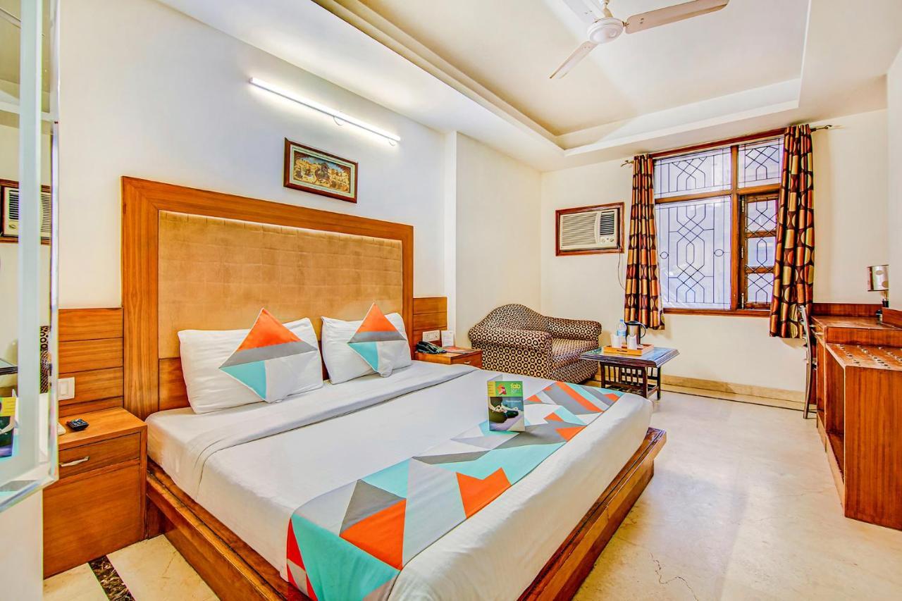 Hotel Apra Deluxe New Delhi Exterior photo