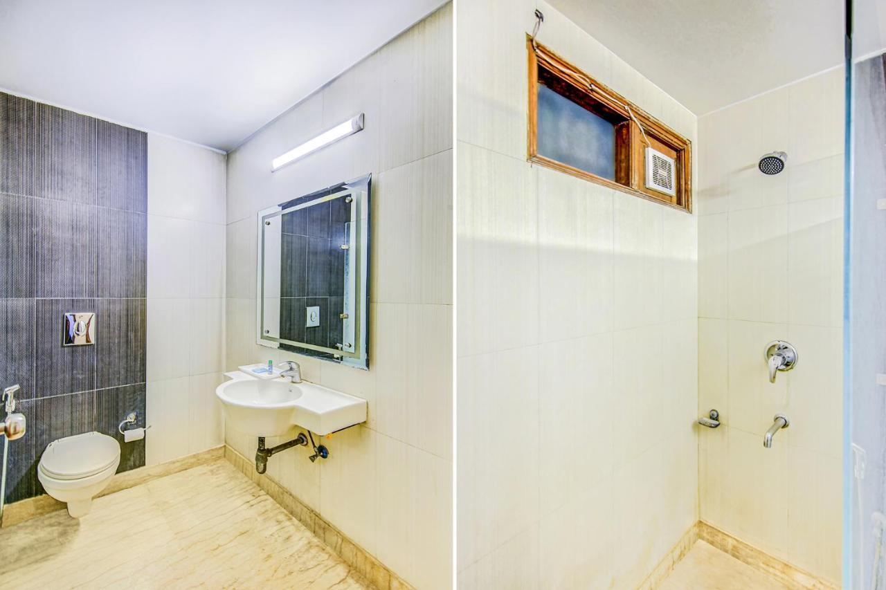 Hotel Apra Deluxe New Delhi Exterior photo