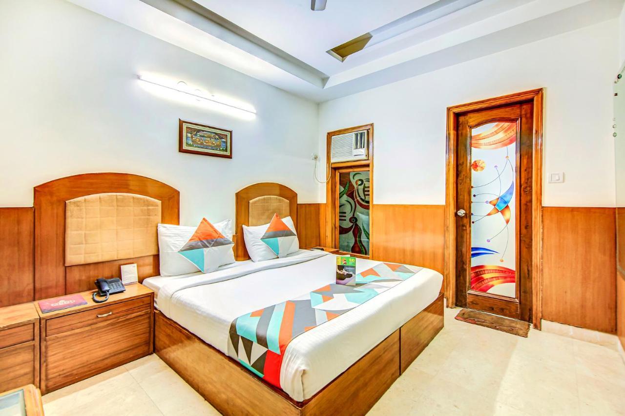 Hotel Apra Deluxe New Delhi Exterior photo