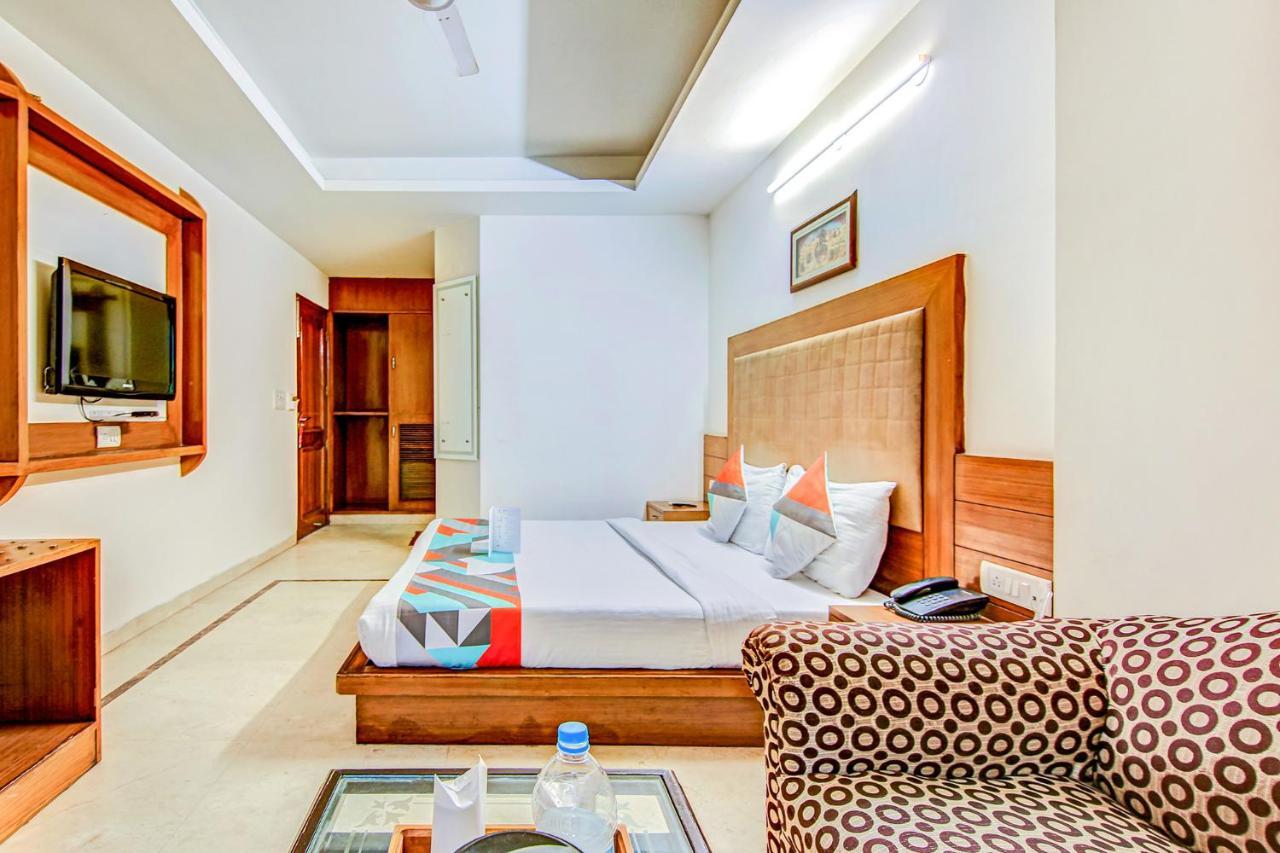 Hotel Apra Deluxe New Delhi Exterior photo